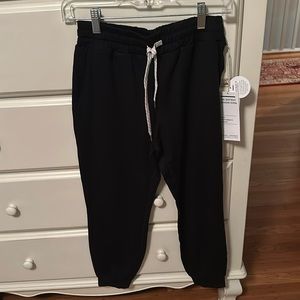 NEW - Women’s vuori joggers
